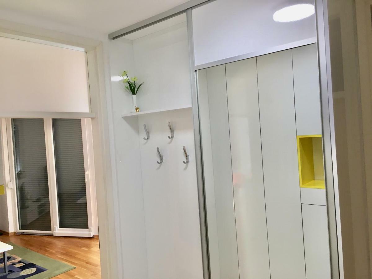 Antonijas Sunny Apartment Makarska Exterior photo